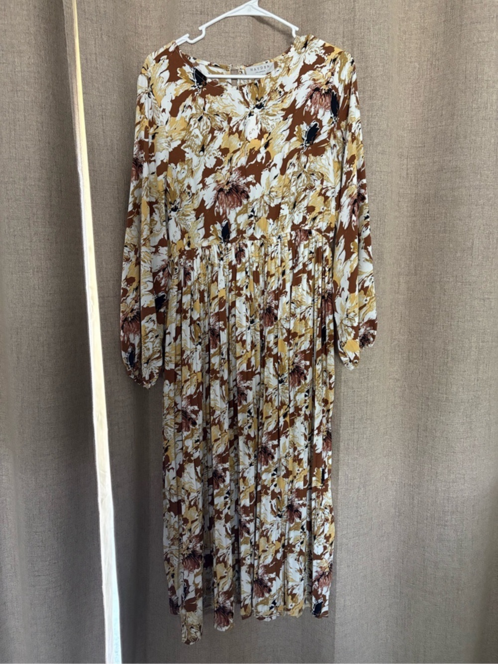 Hayden Brown Floral Pleated Maxi Dress Size Large NWT